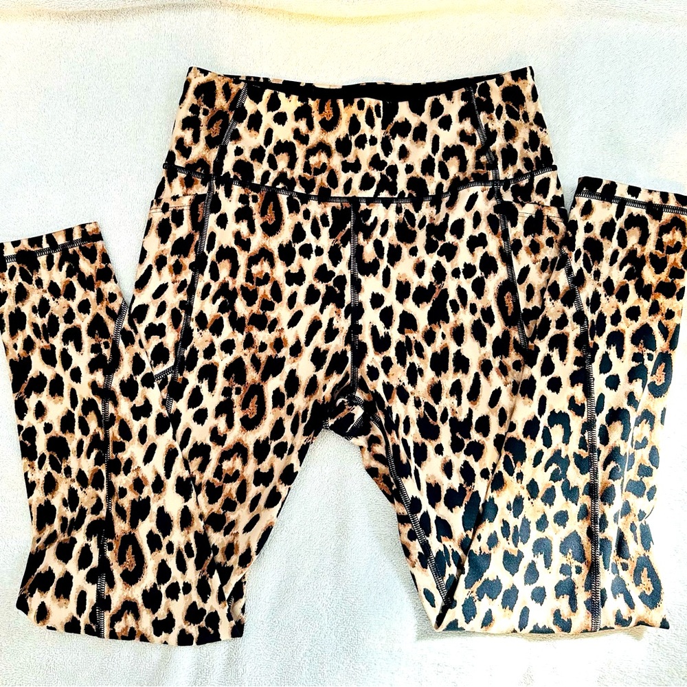 Victoria’s Secret cheetah print legging size 10